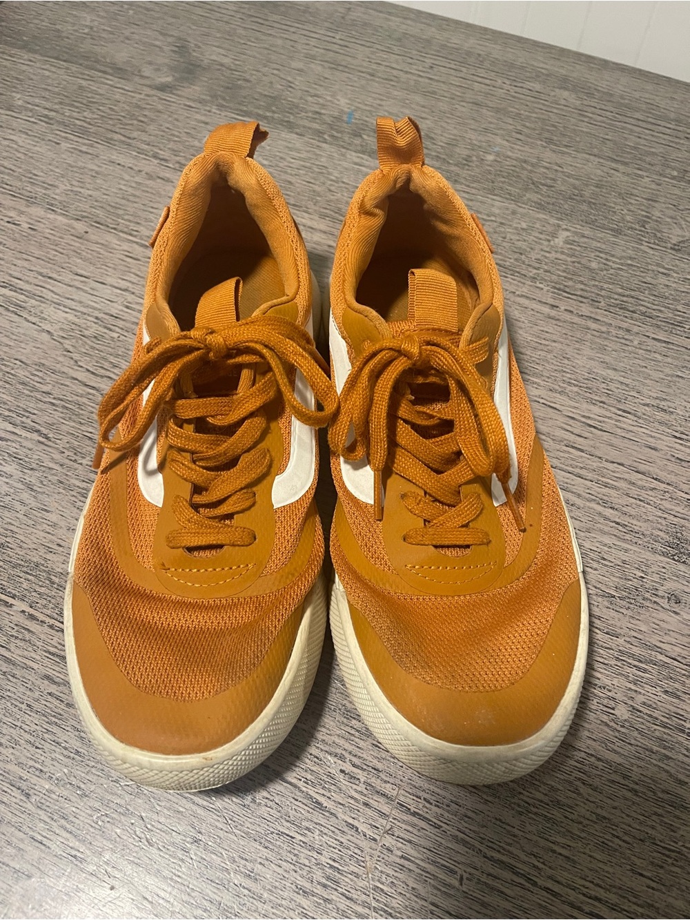 Vans UltraRange EXO Burnt Orange White Sneakers Men's Size 8 / Women's Size 9.5
